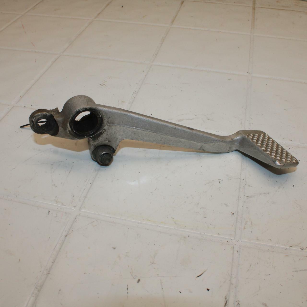 01-05 YAMAHA FZS1000 RIGHT REARSET BRAKE FOOT PEDAL BB 04