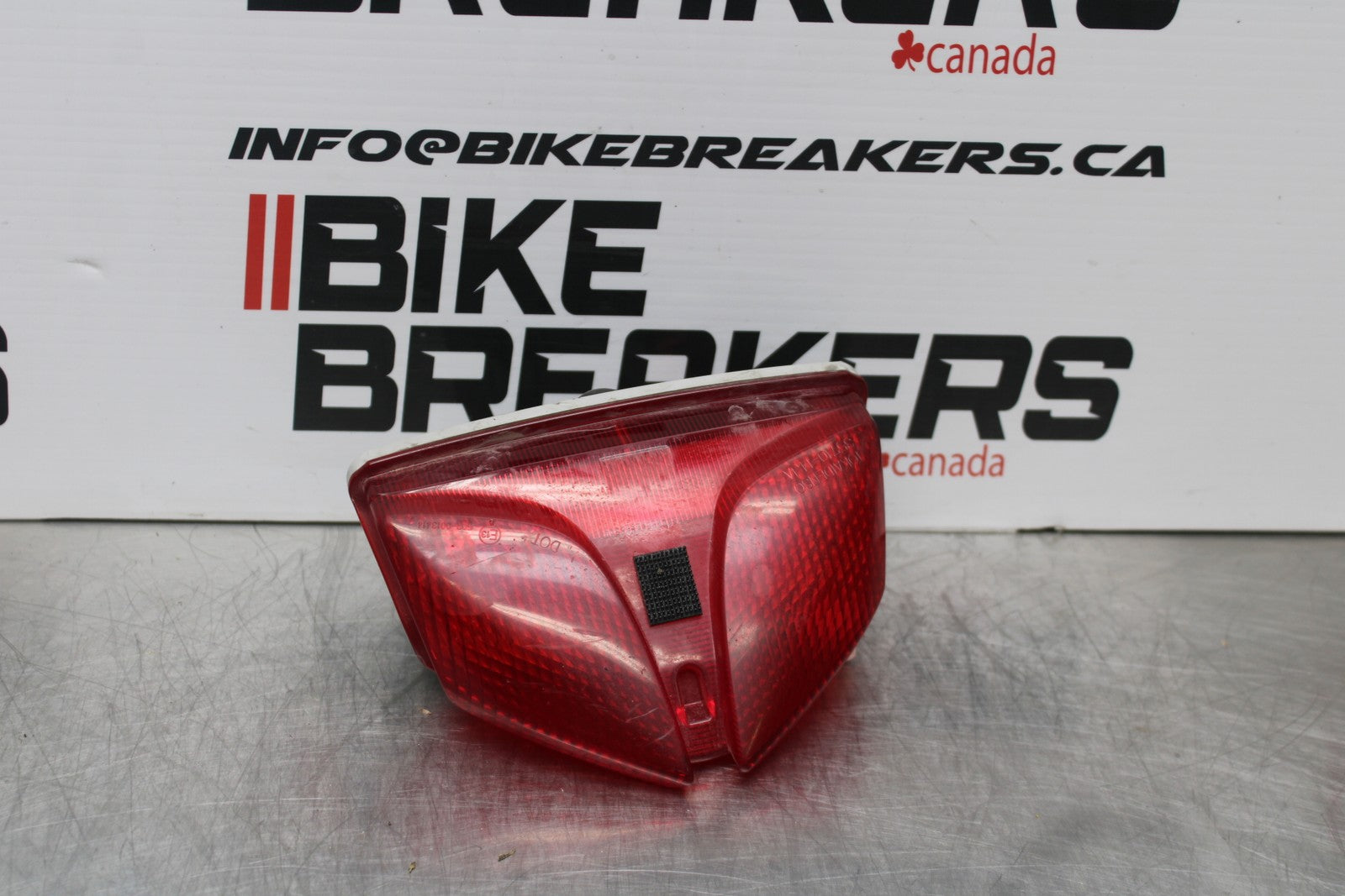 11-22 SUZUKI GSXR 600  REAR TAIL TAILLIGHT BACK BRAKE LIGHT BB193