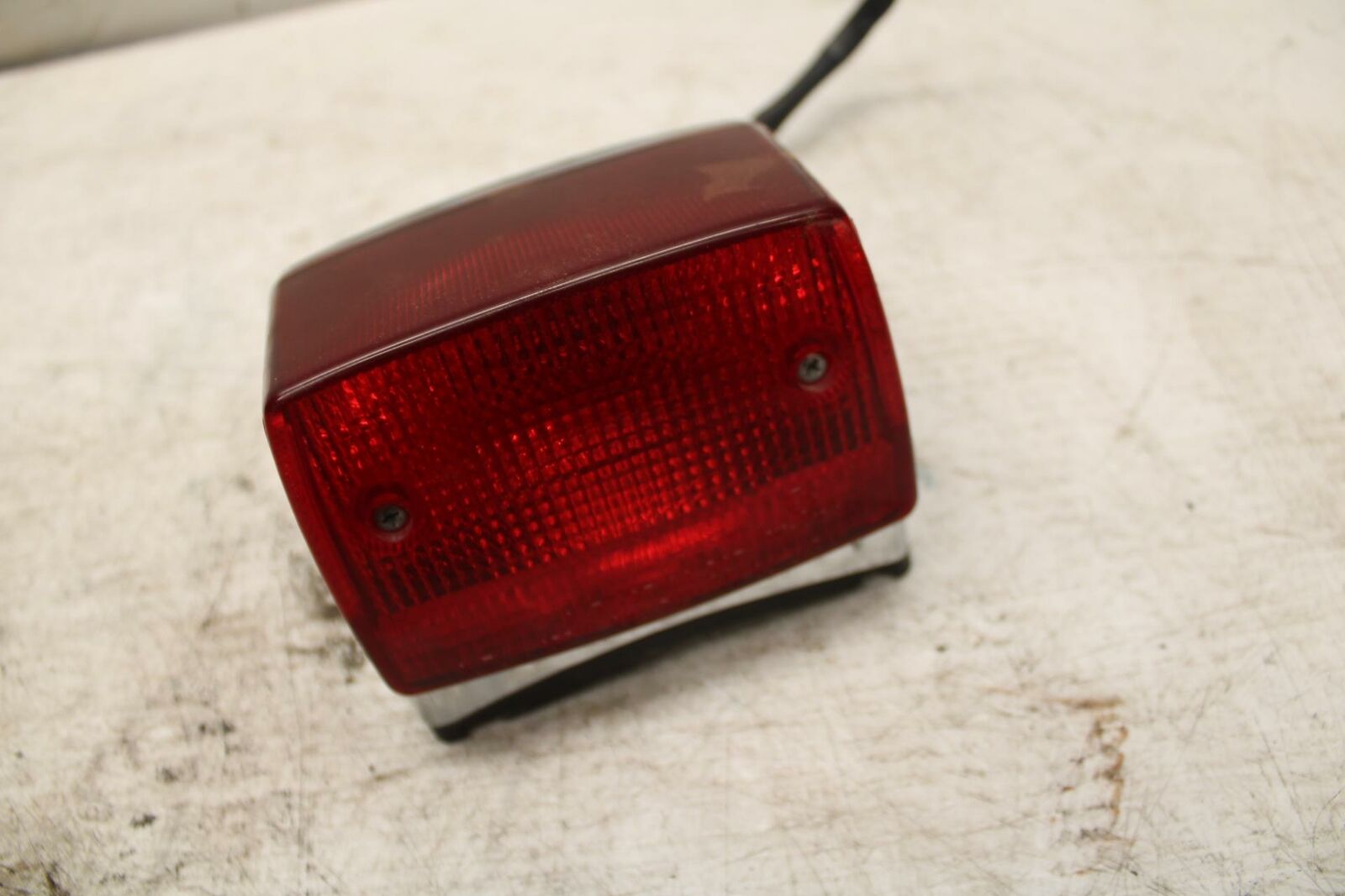06-07 SUZUKI BOULEVARD S40 TAILLIGHT REAR TAIL BRAKE LIGHT BB375