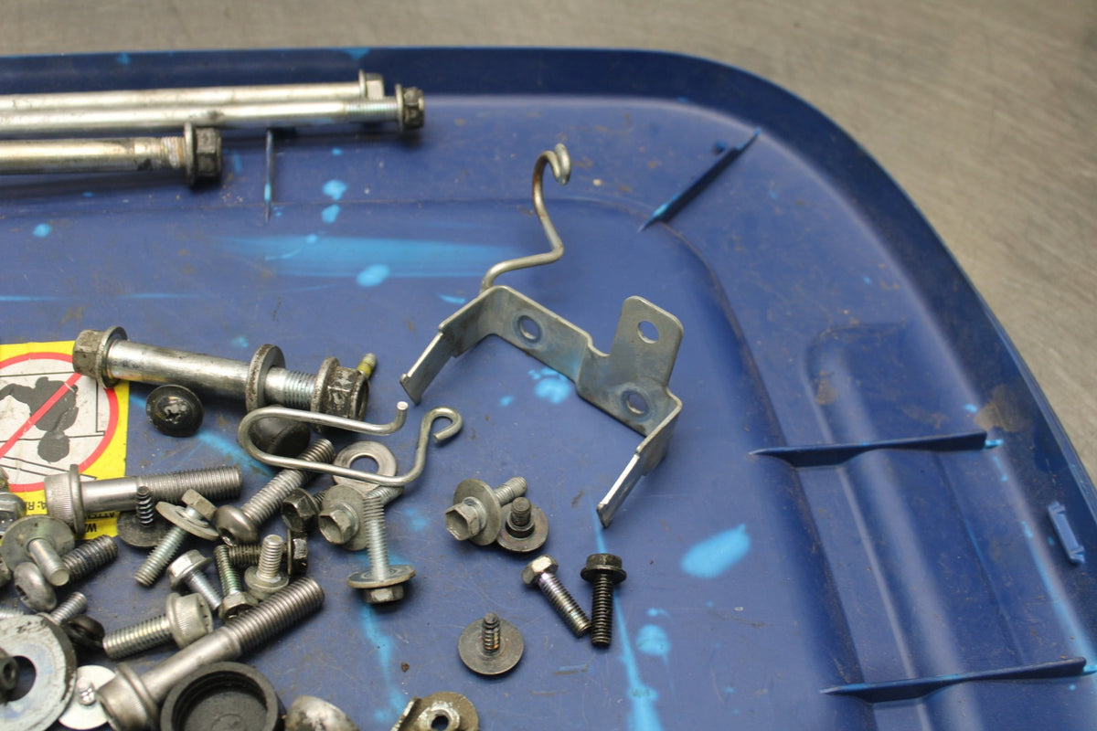 07 SUZUKI GSXR1000 ENGINE MOUNTING BOLTS HARDWARE MOTOR SCREWS BB770