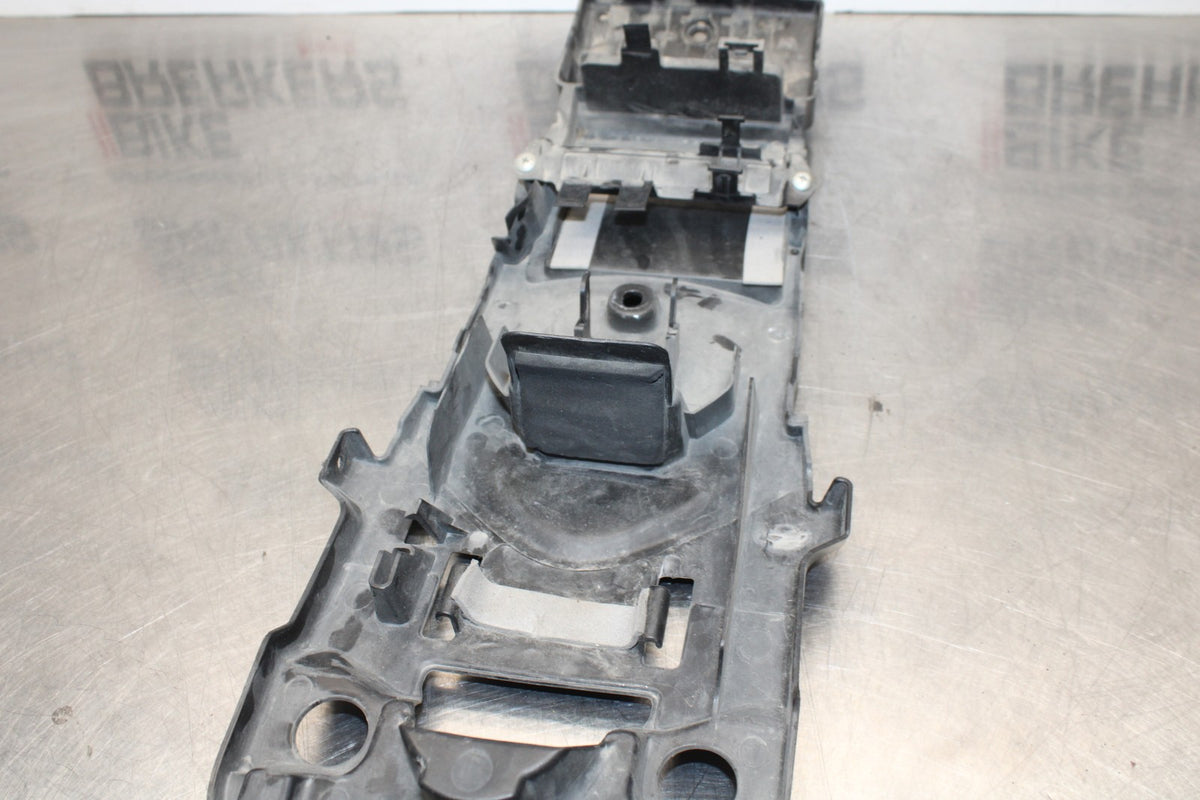 08-10 SUZUKI GSXR 600 REAR BACK TAIL UNDERTAIL BATTERY TRAY PLASTIC BB765