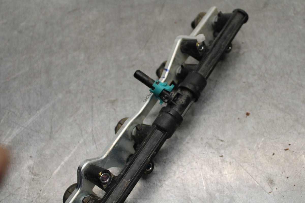 07-12 HONDA CBR600RR SECONDARY FUEL INJECTORS TOP AIRBOX 16450-MFJ-D01 BB672
