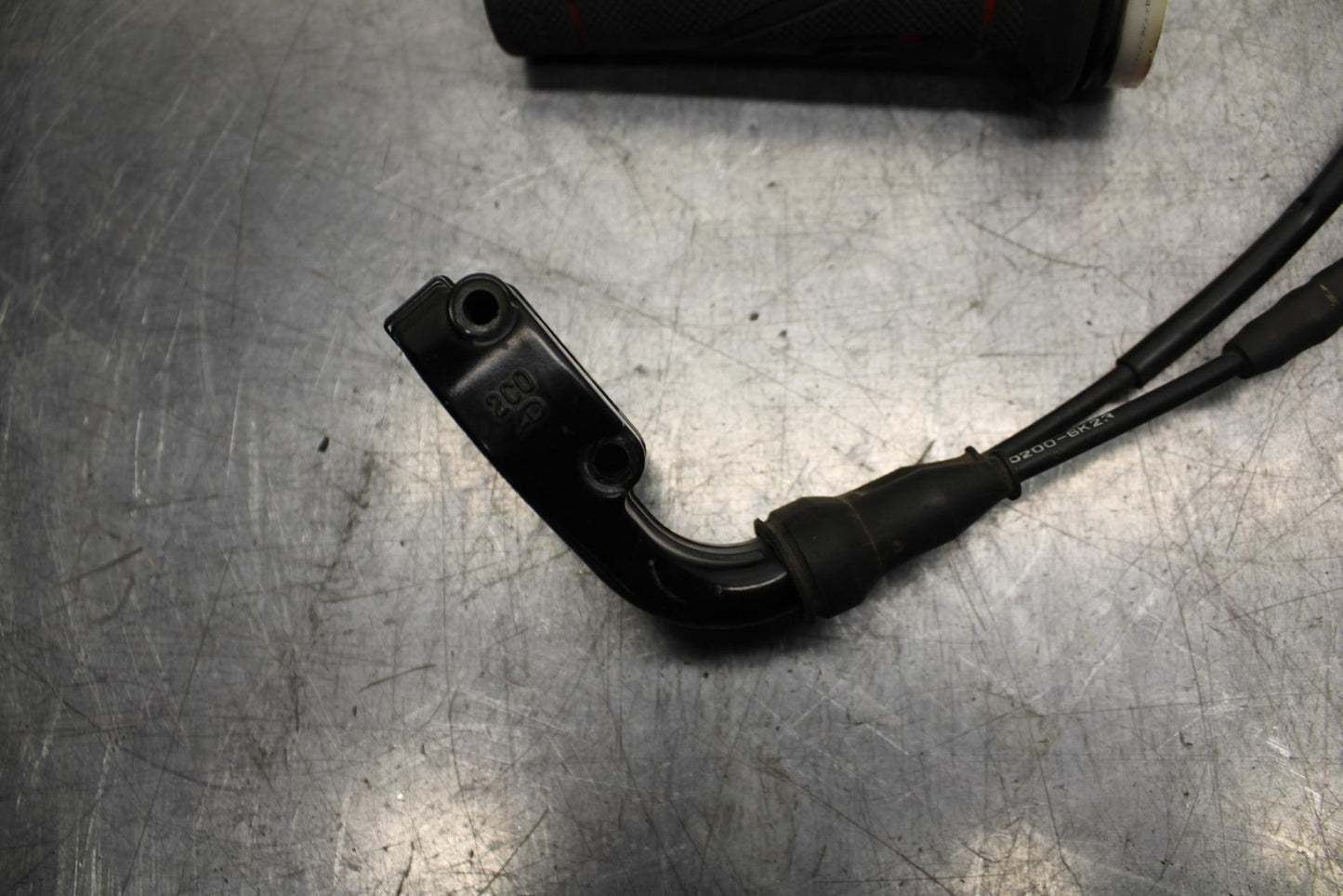 07 YAMAHA YZF R6 2c0 THROTTLE CABLE LINE HOUSING GUIDE 3XW-26282-01-00 BB75