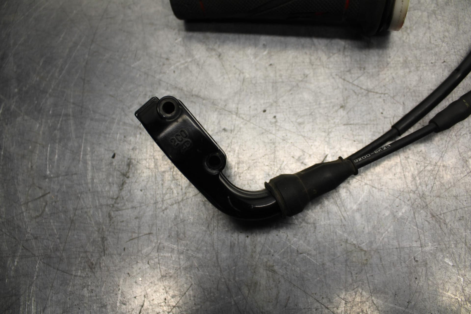 07 YAMAHA YZF R6 2c0 THROTTLE CABLE LINE HOUSING GUIDE 3XW-26282-01-00 BB75