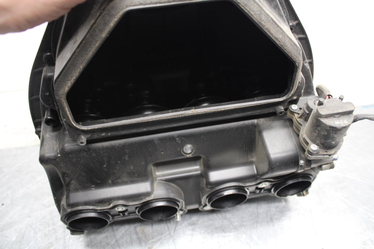 18 YAMAHA YZF R1  AIRBOX AIR INTAKE FILTER BOX BB473