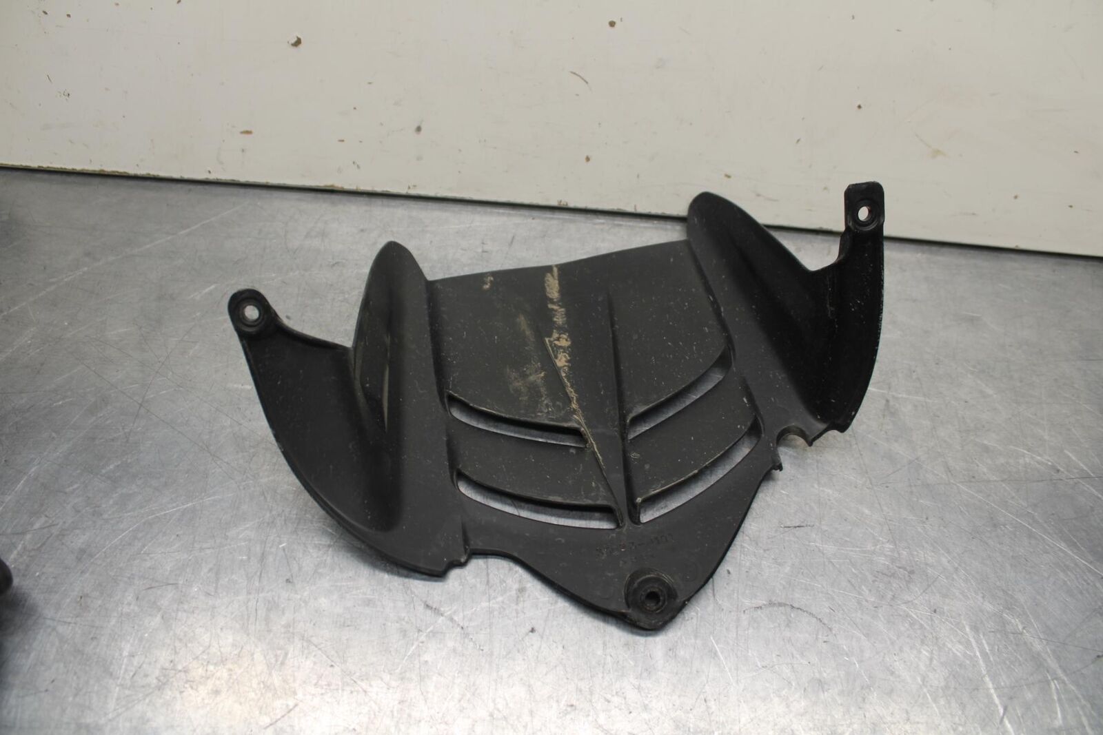 23 KAWASAKI NINJA ZX6R 636 REAR BACK WHEEL TIRE HUGGER FENDER BB609