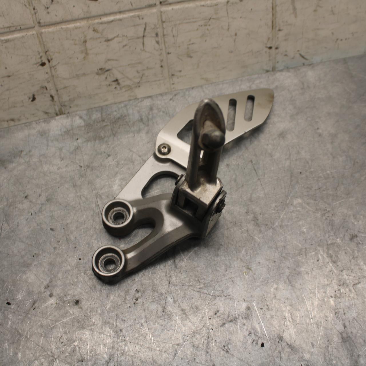 2006 Suzuki GSXR750 LEFT REARSET REAR SET DRIVER FOOT PEG REST STOP BB40