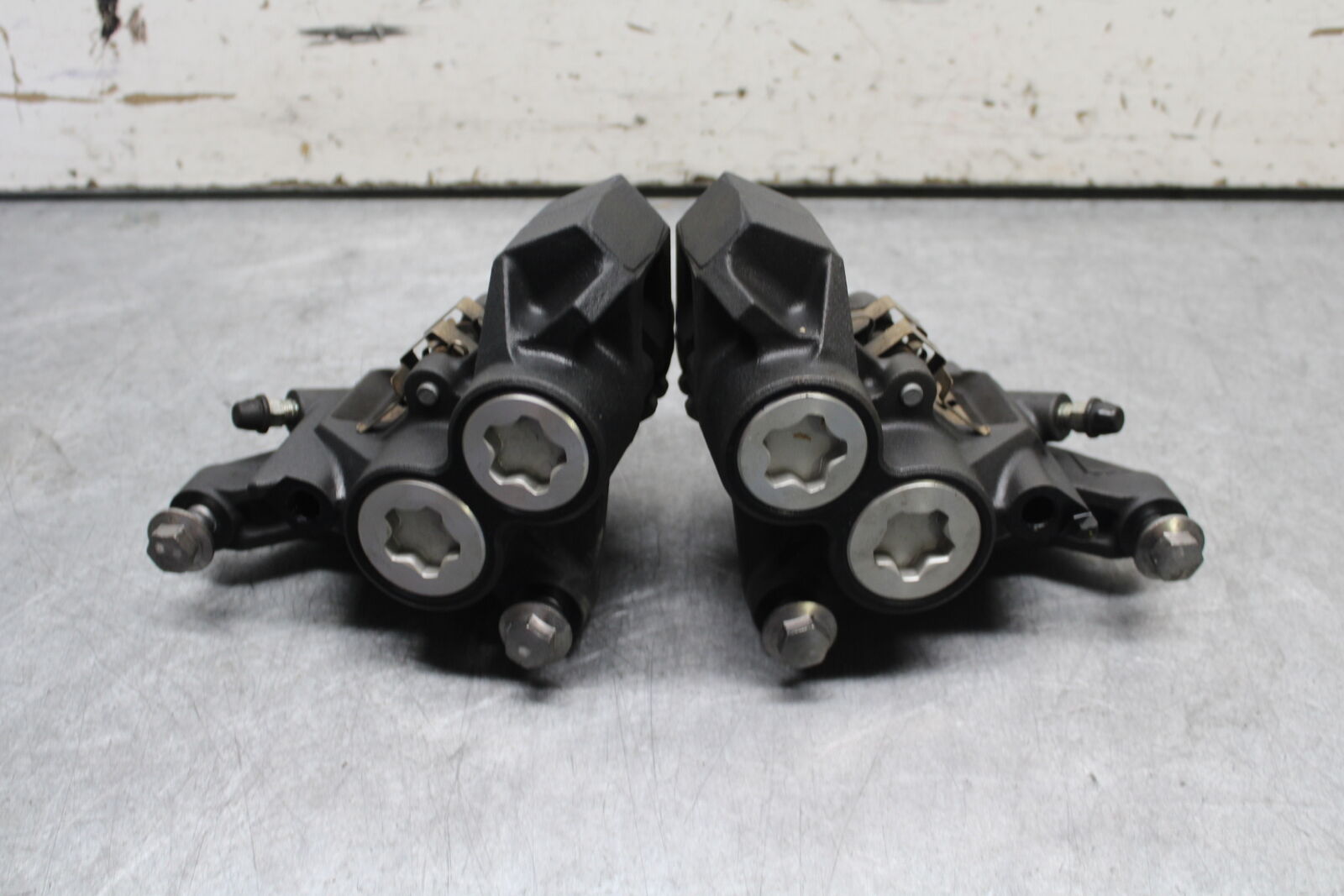 18-24 YAMAHA MT-07 RIGHT LEFT FRONT BRAKE CALIPER SET PAIR CALIPERS BB662