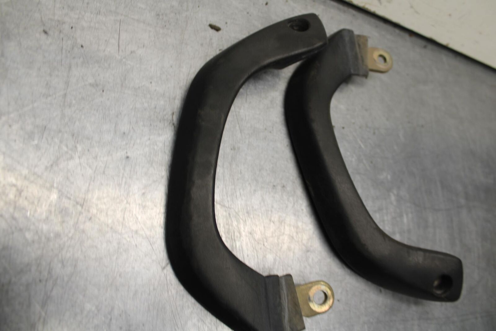1995 Suzuki RF600R PASSENGER REAR SEAT GRAB BAR HANDLE SET BB615