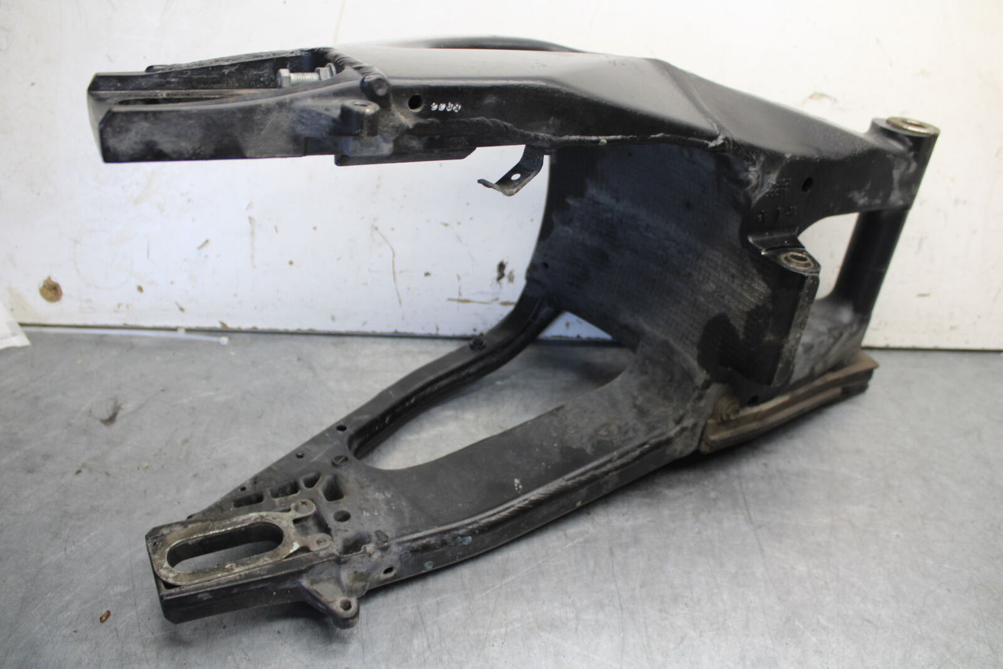 05-06 SUZUKI GSXR1000 REAR SWINGARM SUSPENSION SWING ARM 61000-41G00-YAP BB663