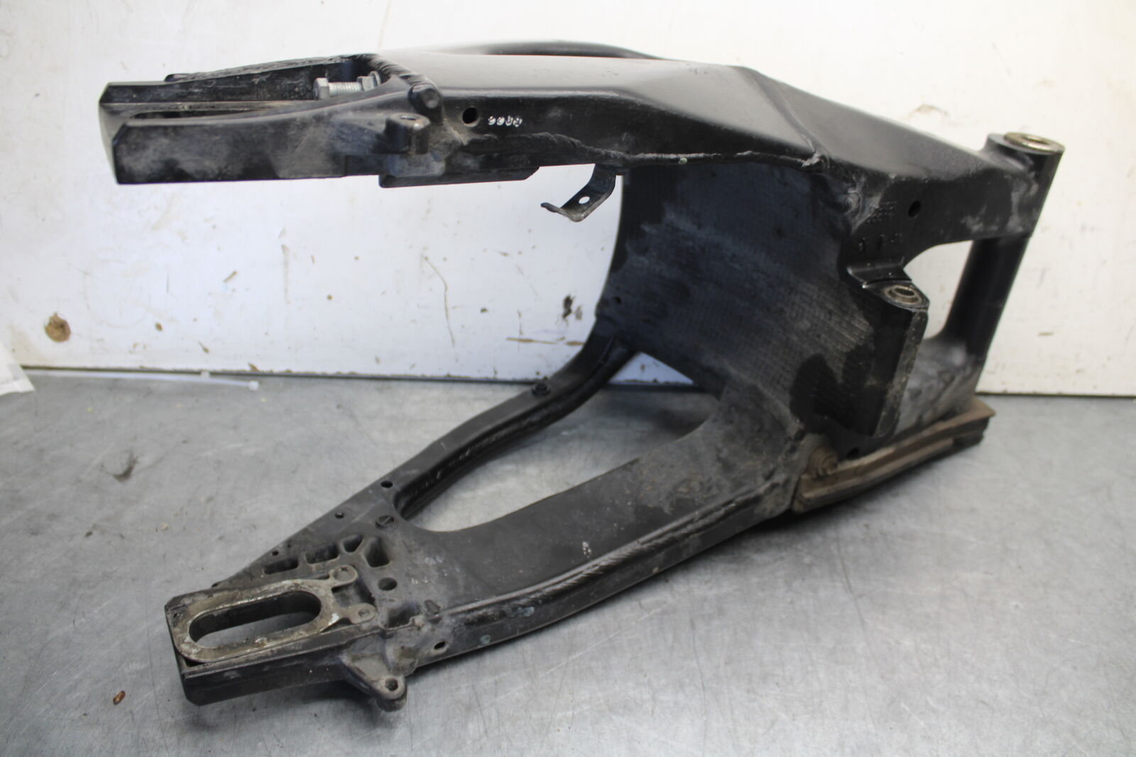 05-06 SUZUKI GSXR1000 REAR SWINGARM SUSPENSION SWING ARM 61000-41G00-YAP BB663