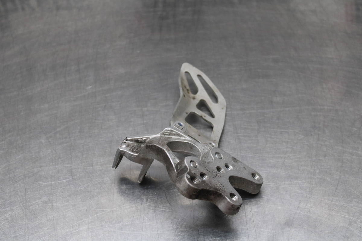 07 SUZUKI GSXR1000 LEFT REARSET REAR SET DRIVER FOOT PEG BRACKET MOUNT BB770