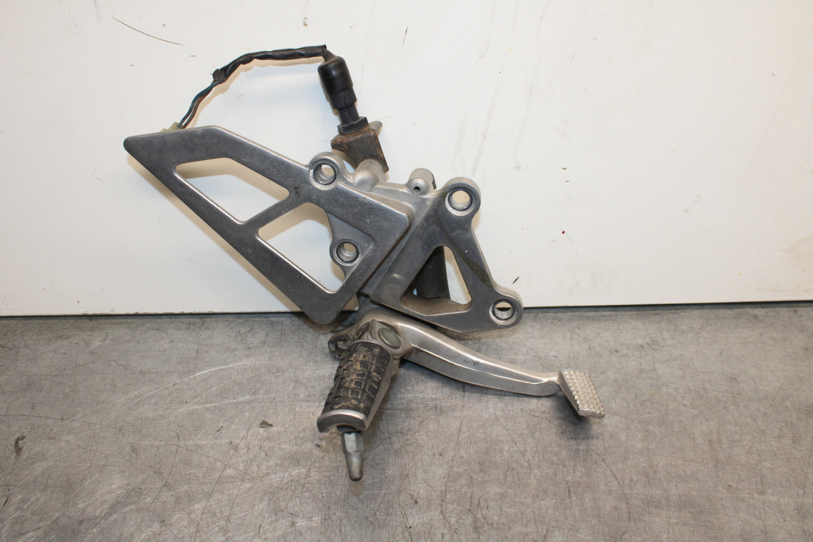 93-94 KAWASAKI NINJA ZX7R RIGHT REARSET REAR SET DRIVER FOOT PEG REST STOP BB124