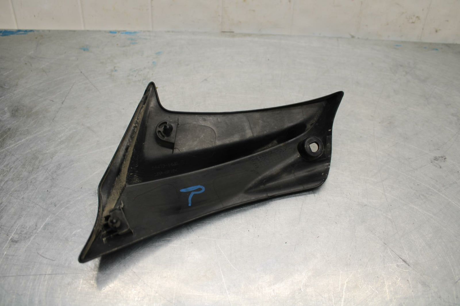 11-22 SUZUKI GSXR600 RIGHT FRAME SIDE COVER COWL PANEL TRIM FAIRING BB422