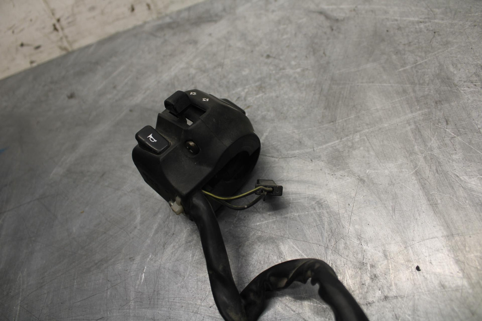 1998 Suzuki TL1000S LEFT CLIP ON HANDLE HORN SIGNALS SWITCH  BB508