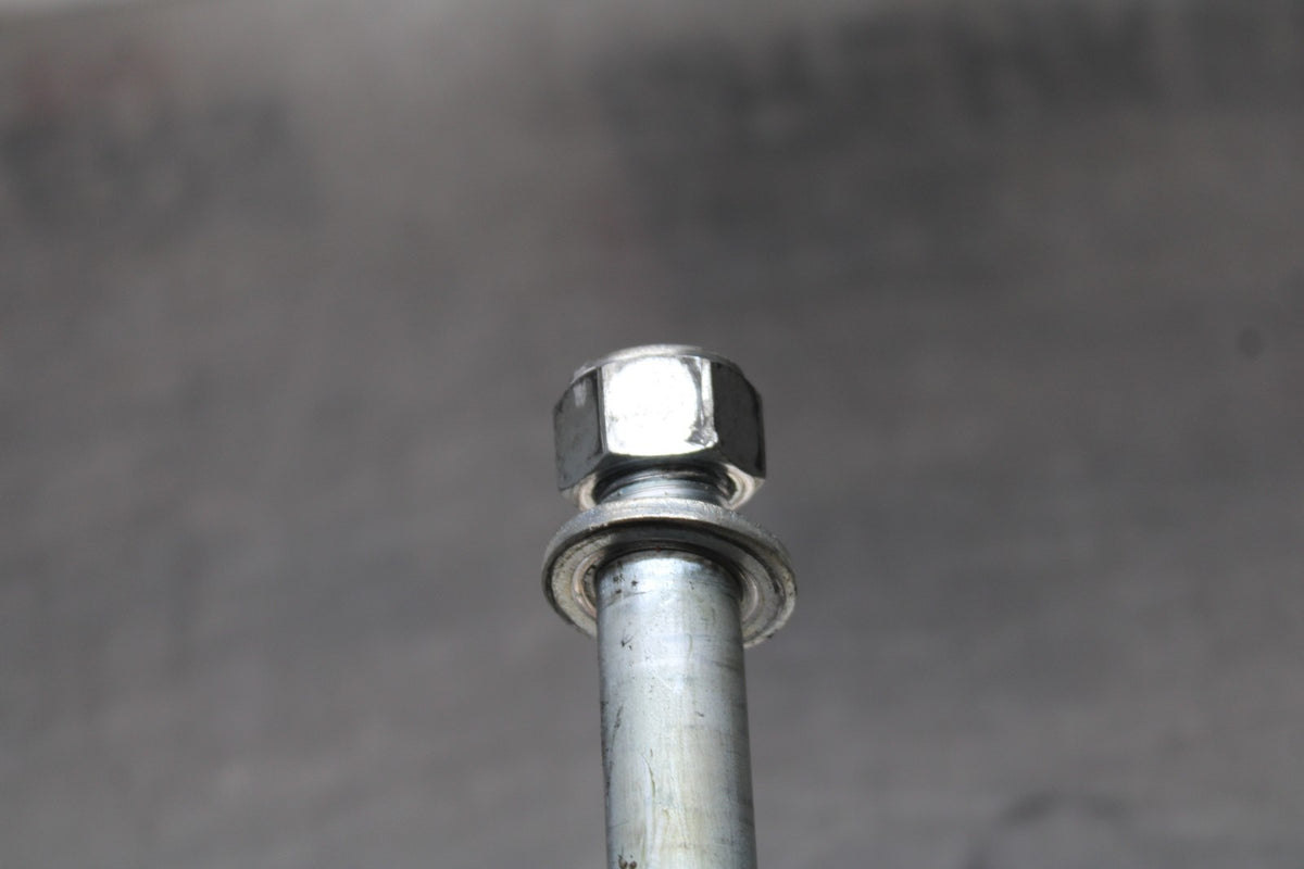 15 SUZUKI BOULEVARD C50 REAR AXLE BACK WHEEL RIM PIVOT BOLT AXEL BB775