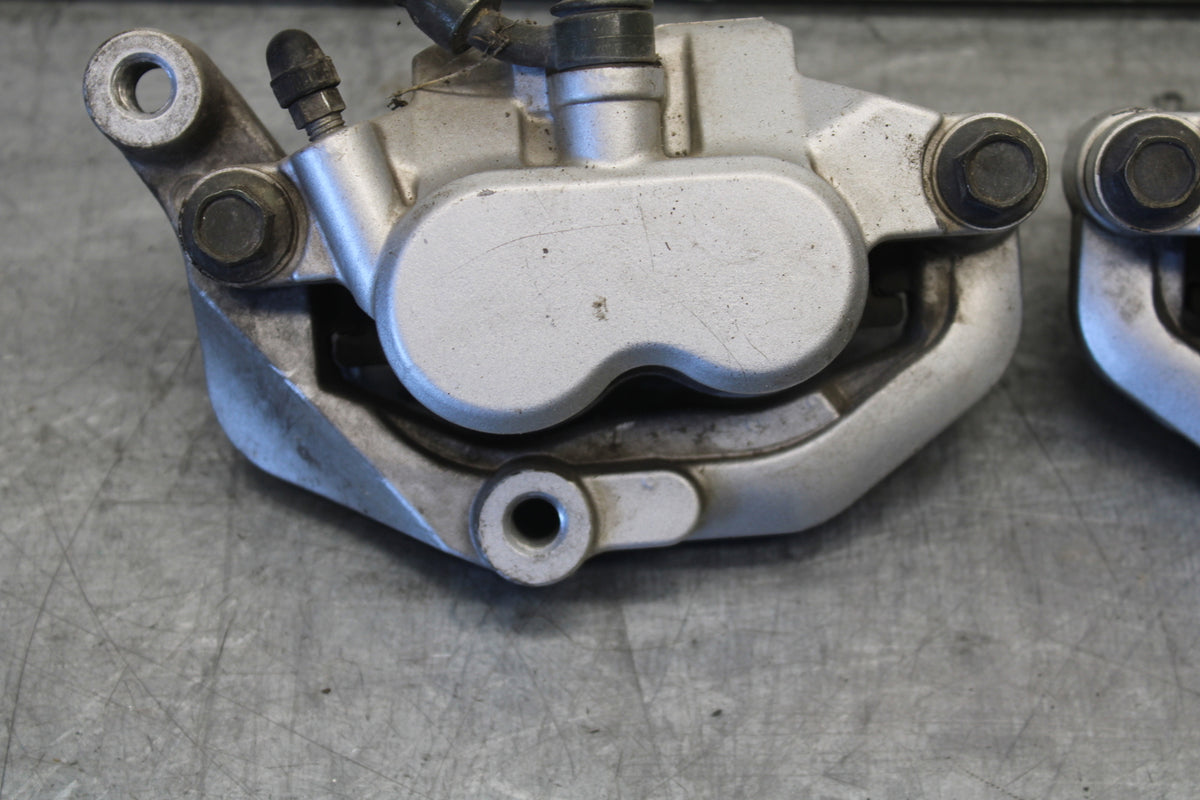 05-06 YAMAHA ROYAL STAR RIGHT LEFT FRONT BRAKE CALIPER SET PAIR CALIPERS BB697