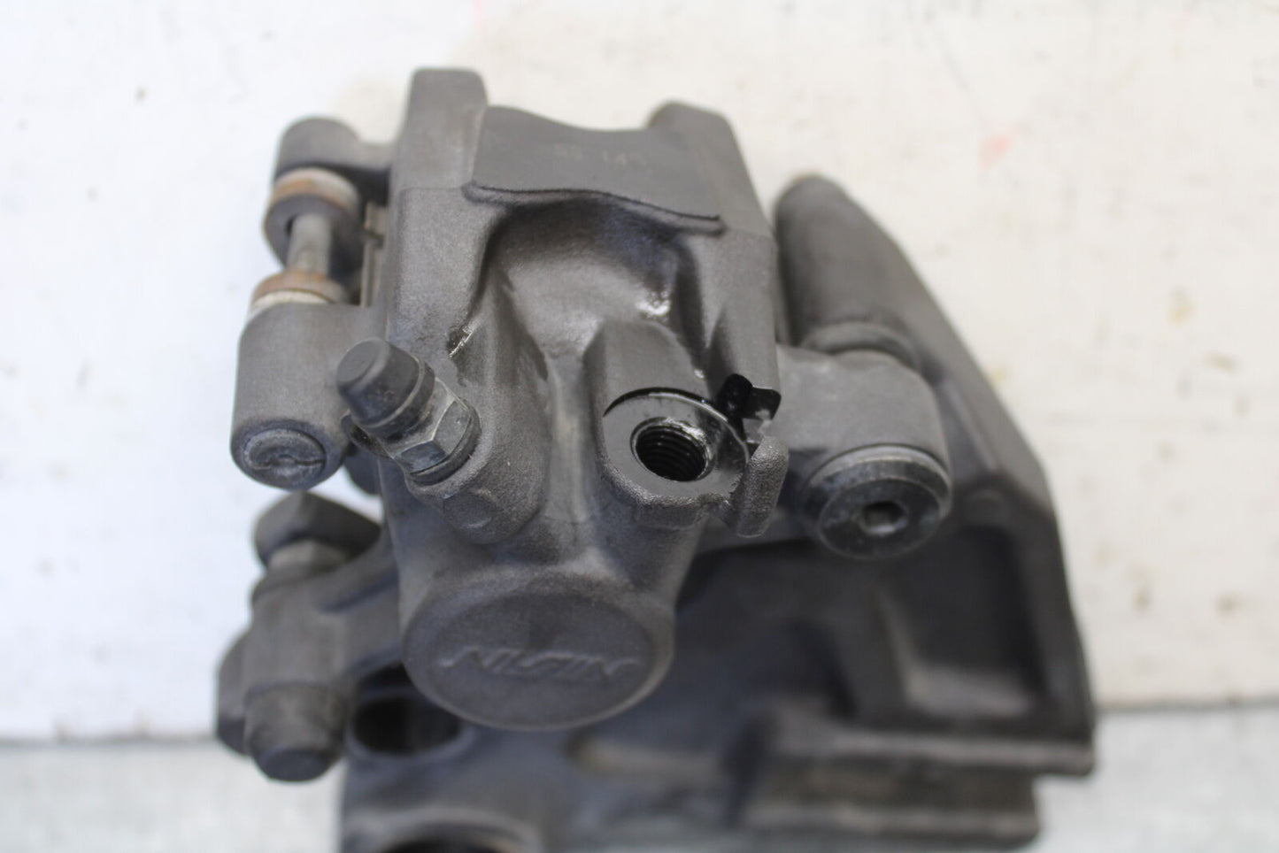 16 KAWASAKI NINJA ZX10R REAR BRAKE CALIPER W MOUNT BRACKET 43080-0097-DJ BB650