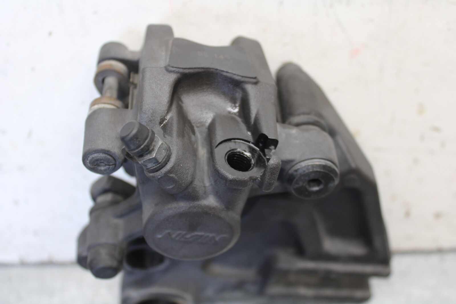 16 KAWASAKI NINJA ZX10R REAR BRAKE CALIPER W MOUNT BRACKET 43080-0097-DJ BB650