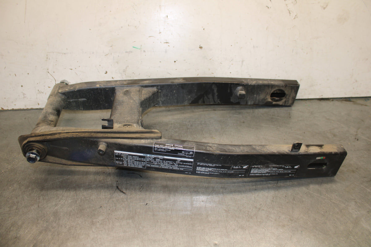 13-15 HONDA CBR500R REAR SWINGARM BACK SUSPENSION SWING ARM 52200-MGZ-J00 BB704