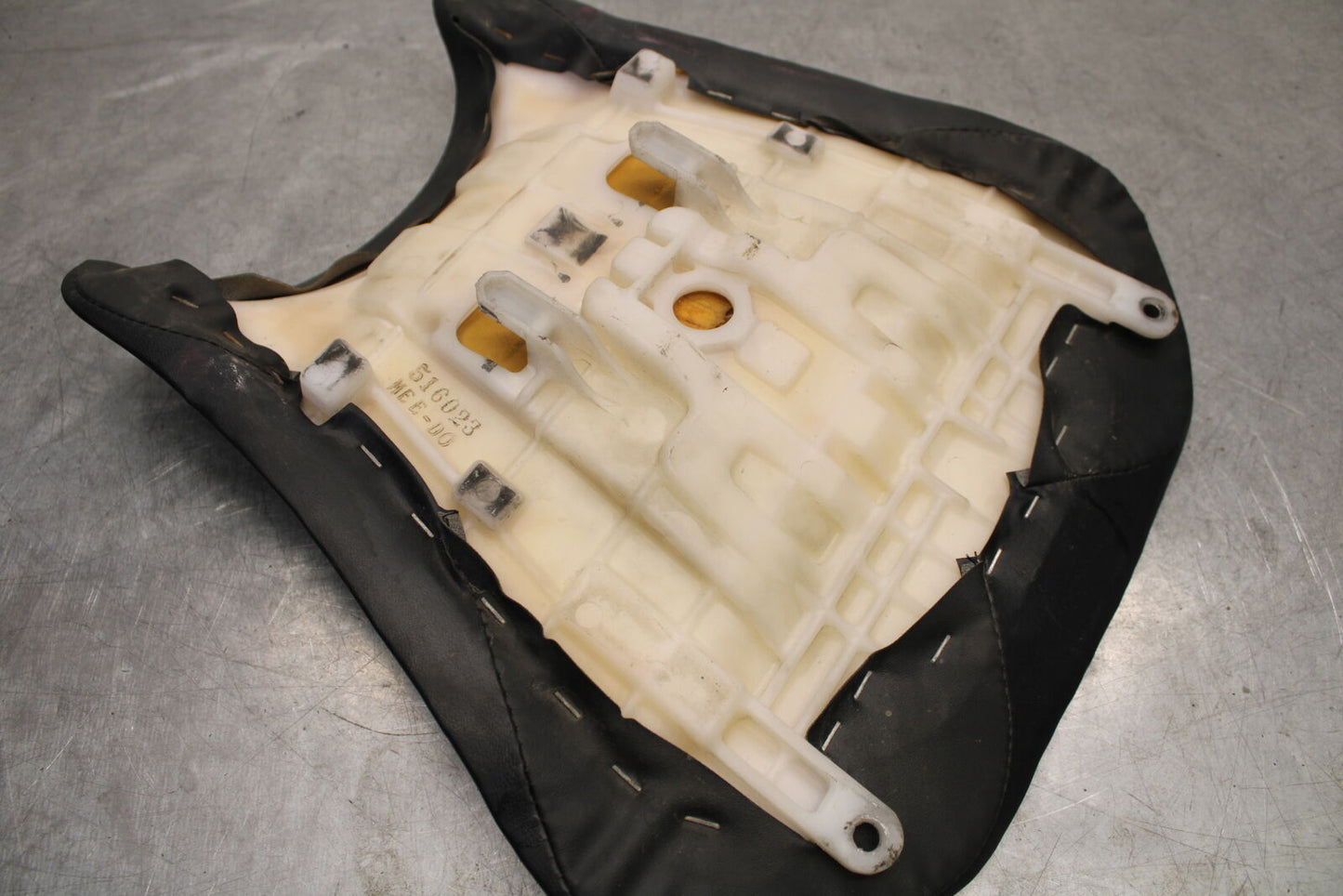 05-06 HONDA CBR600RR FRONT DRIVERS SEAT PAD SADDLE PILLION 77100-MEE-D00 BB655