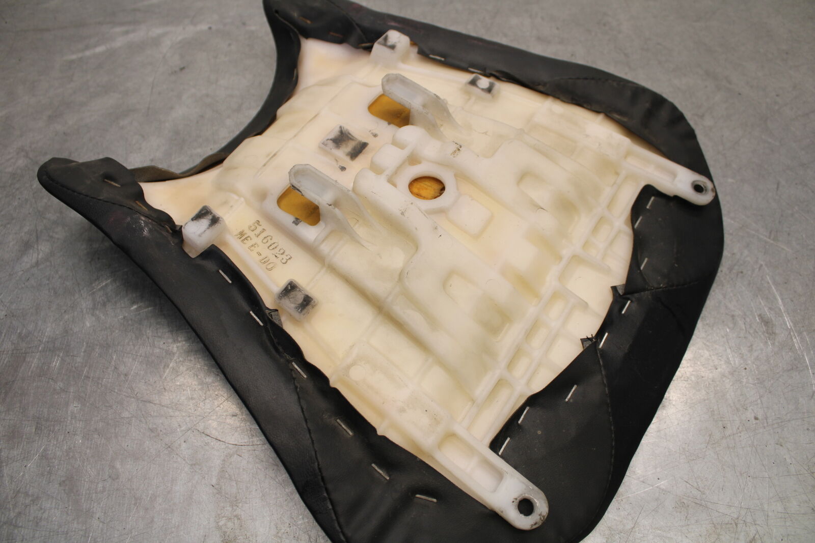 05-06 HONDA CBR600RR FRONT DRIVERS SEAT PAD SADDLE PILLION 77100-MEE-D00 BB655