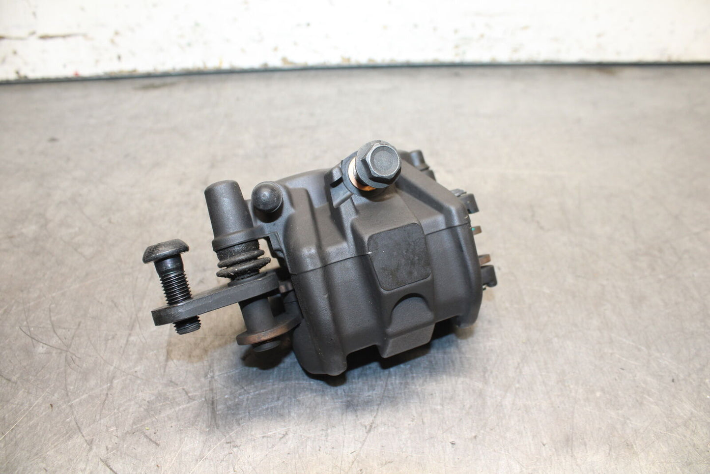 15-17 YAMAHA YZF R3 RIGHT FRONT BRAKE CALIPER BB111
