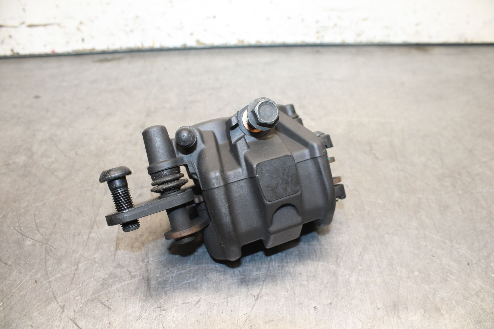 15-17 YAMAHA YZF R3 RIGHT FRONT BRAKE CALIPER BB111