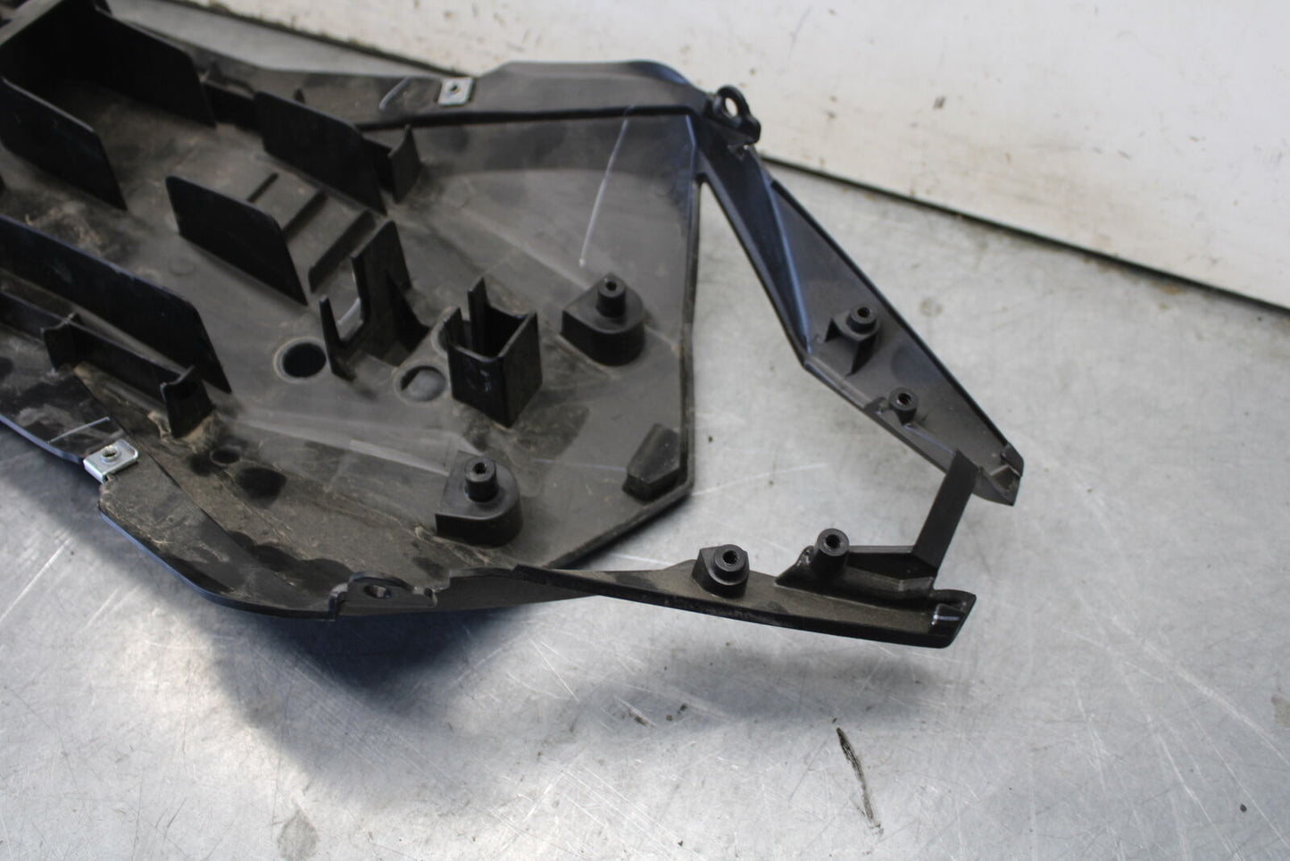 18-23 KAWASAKI NINJA 400 REAR BACK TAIL UNDERTAIL BATTERY TRAY PLASTIC BB679