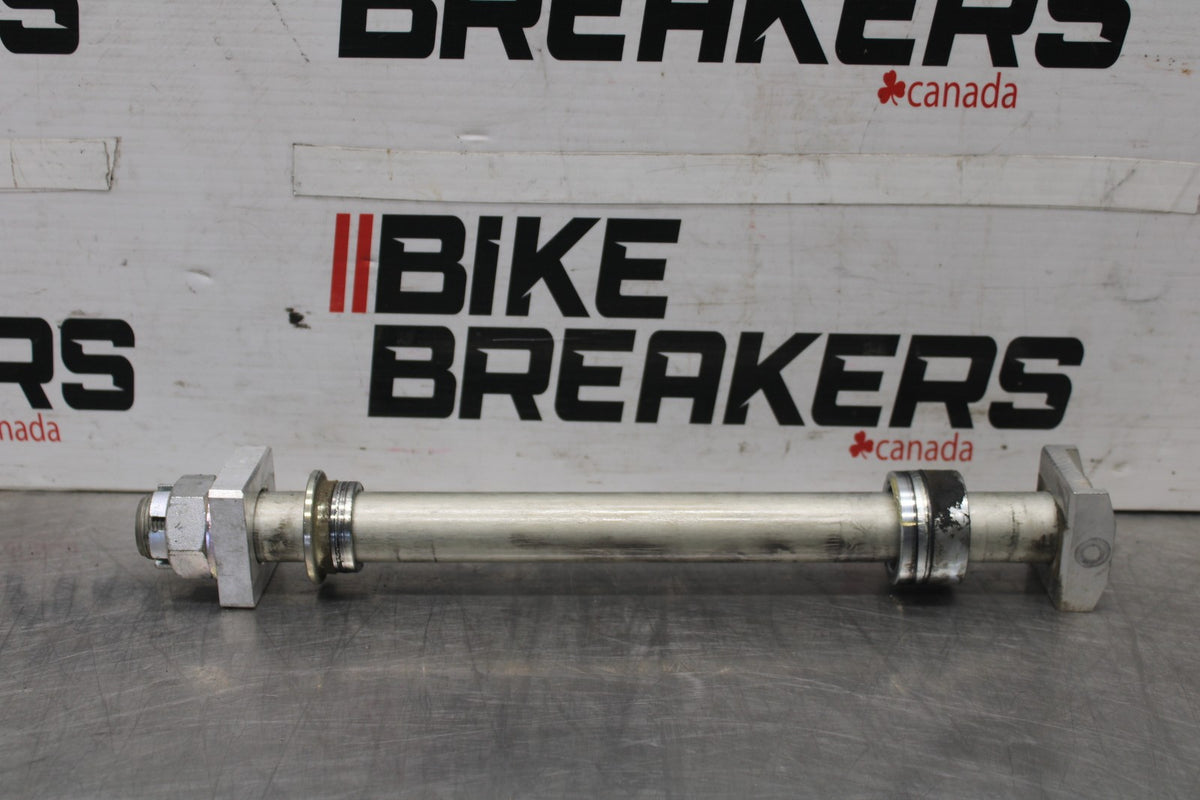 24-25 KAWASAKI NINJA ZX6R REAR AXLE BACK WHEEL RIM PIVOT BOLT AXEL BB939