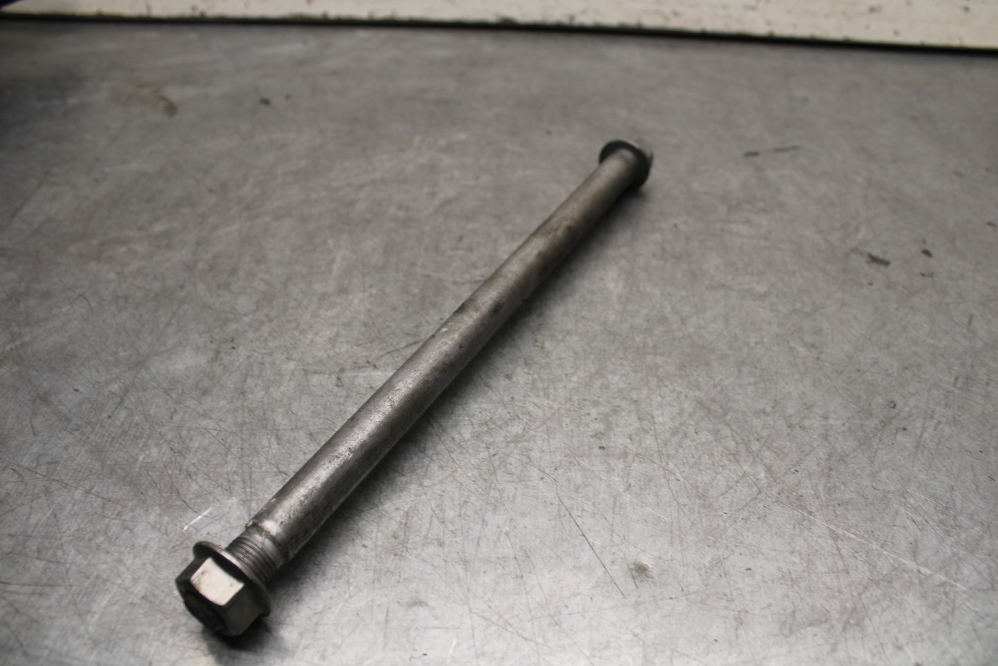 18-23 KAWASAKI NINJA 400 REAR BACK SWINGARM BOLT SUSPENSION PIVOT AXLE BB660