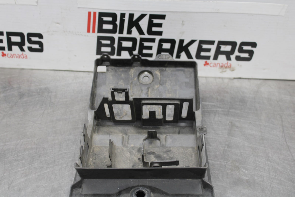 11-24 SUZUKI GSXR750 REAR BACK TAIL UNDERTAIL BATTERY TRAY PLASTIC BB879