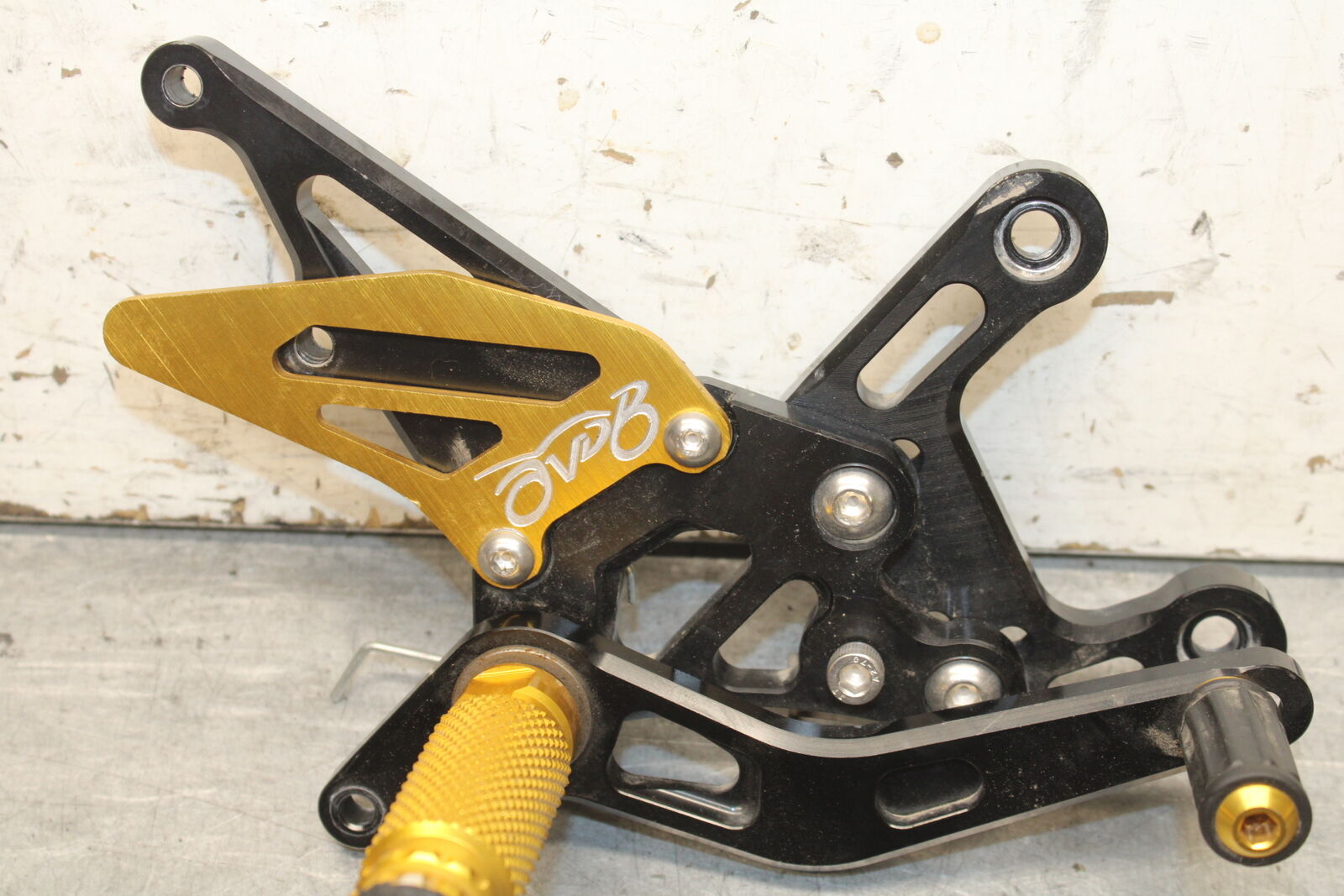 09-14 YAMAHA YZF R1 AFTERMARKET RIGHT REARSET REAR SET FOOT PEG REST STOP BB696