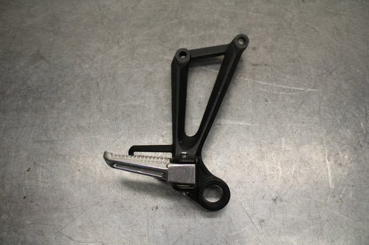 15-17 YAMAHA YZF R3 RIGHT REAR BACK PASSENGER PEG BB651