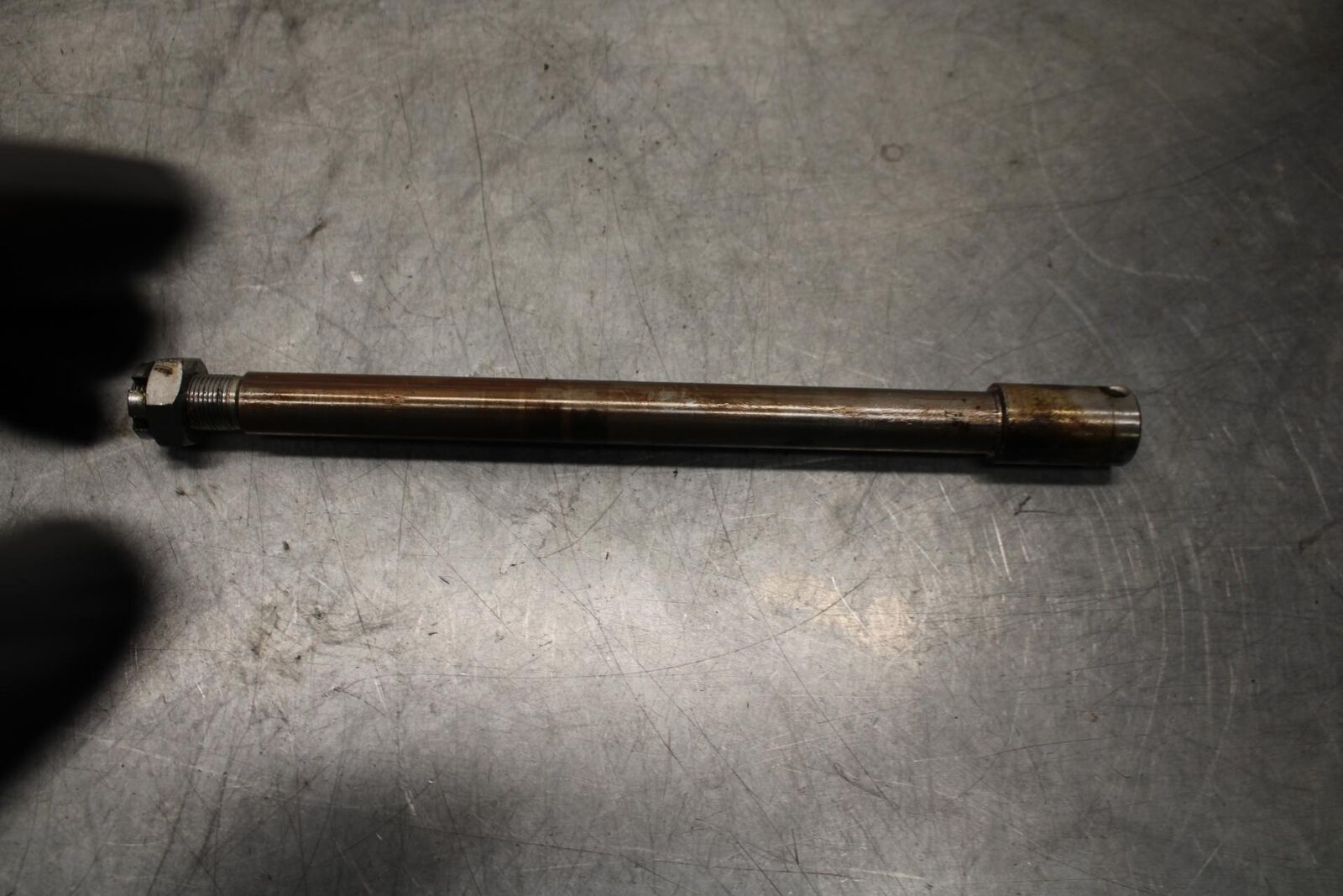 1977 Yamaha XS750 REAR AXLE BACK WHEEL RIM PIVOT BOLT AXEL 1J7-25381-00-00 BB554