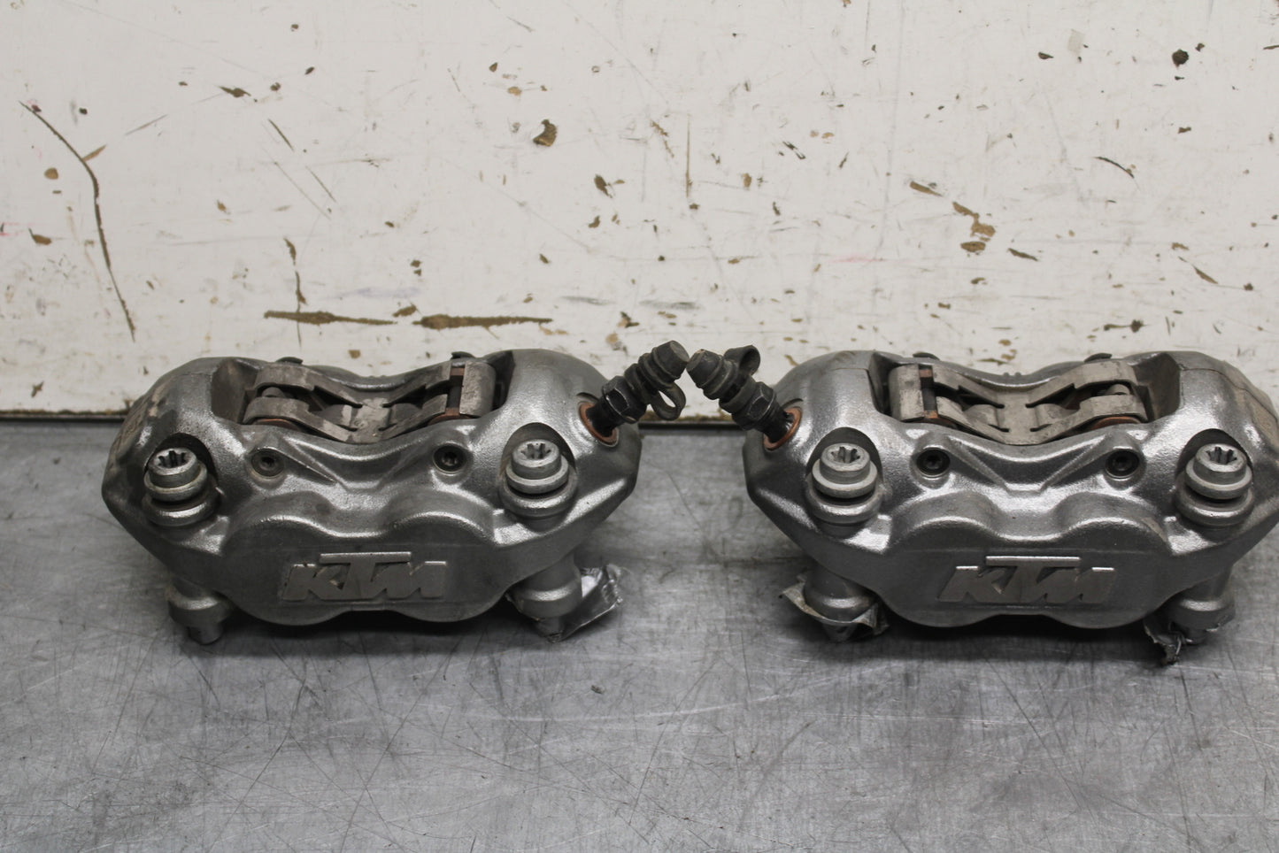 21-24 KTM 890 ADVENTURE R RIGHT LEFT FRONT BRAKE CALIPER SET PAIR CALIPERS BB723