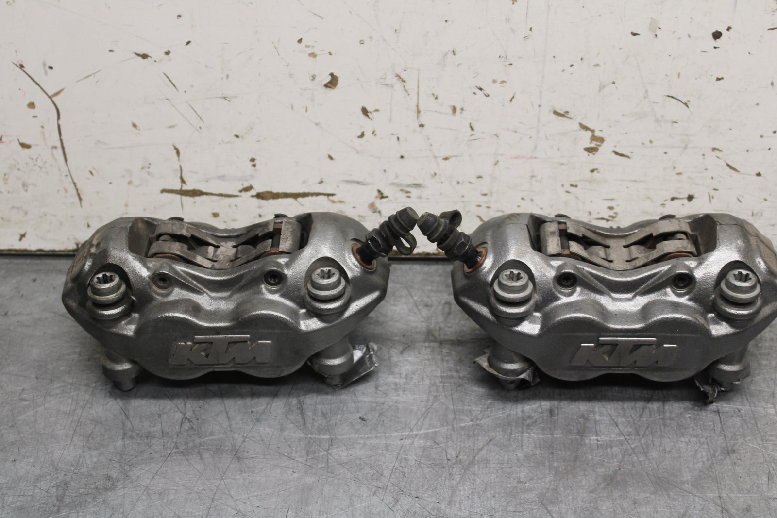 21-24 KTM 890 ADVENTURE R RIGHT LEFT FRONT BRAKE CALIPER SET PAIR CALIPERS BB723