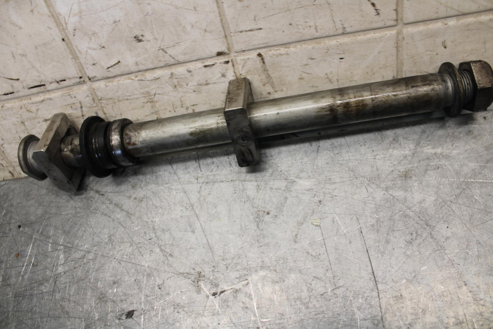 2016 Honda CBR1000RR REAR AXLE WHEEL RIM PIVOT BOLT AXEL 42301-MFL-000 BB530