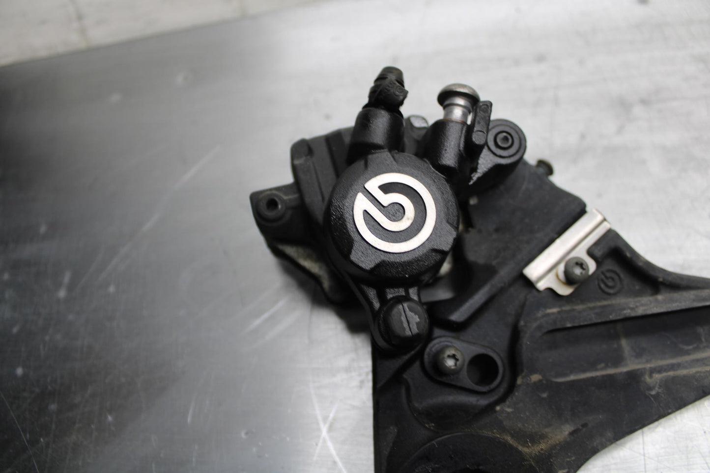 17-20 BMW S1000R REAR BACK BRAKE CALIPER W MOUNT BRACKET BB488