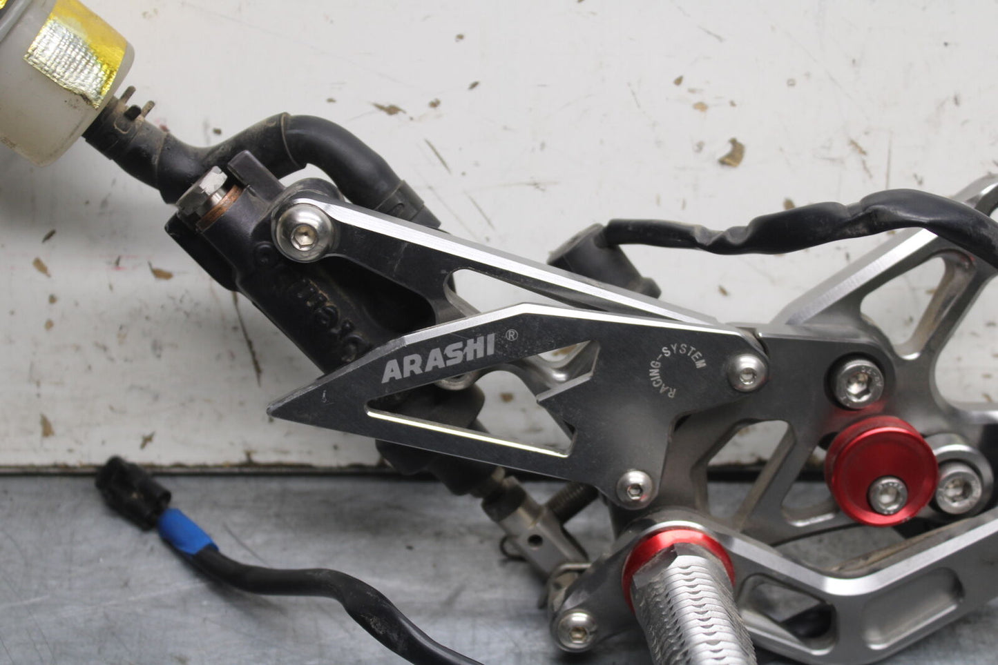 07-08 YAMAHA YZF R1 RIGHT REARSET REAR SET DRIVER FOOT PEG REST STOP BB724