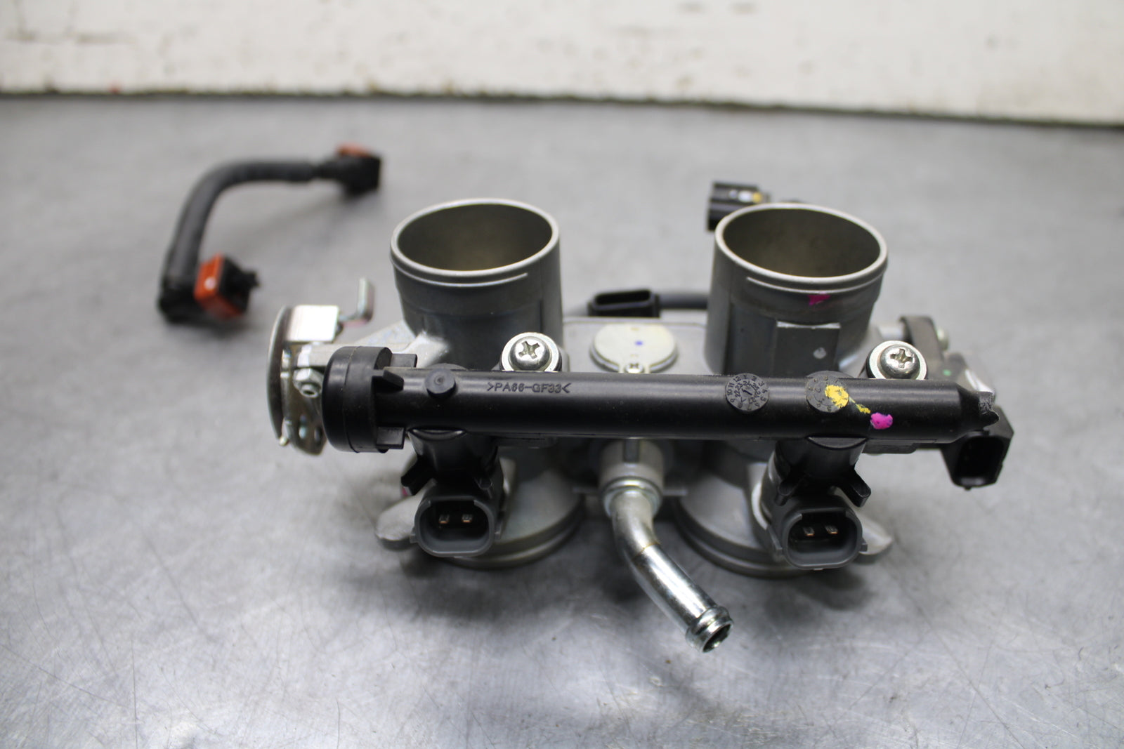 24 KAWASAKI NINJA 500 ABS MAIN FUEL INJECTORS / THROTTLE BODIES BB730