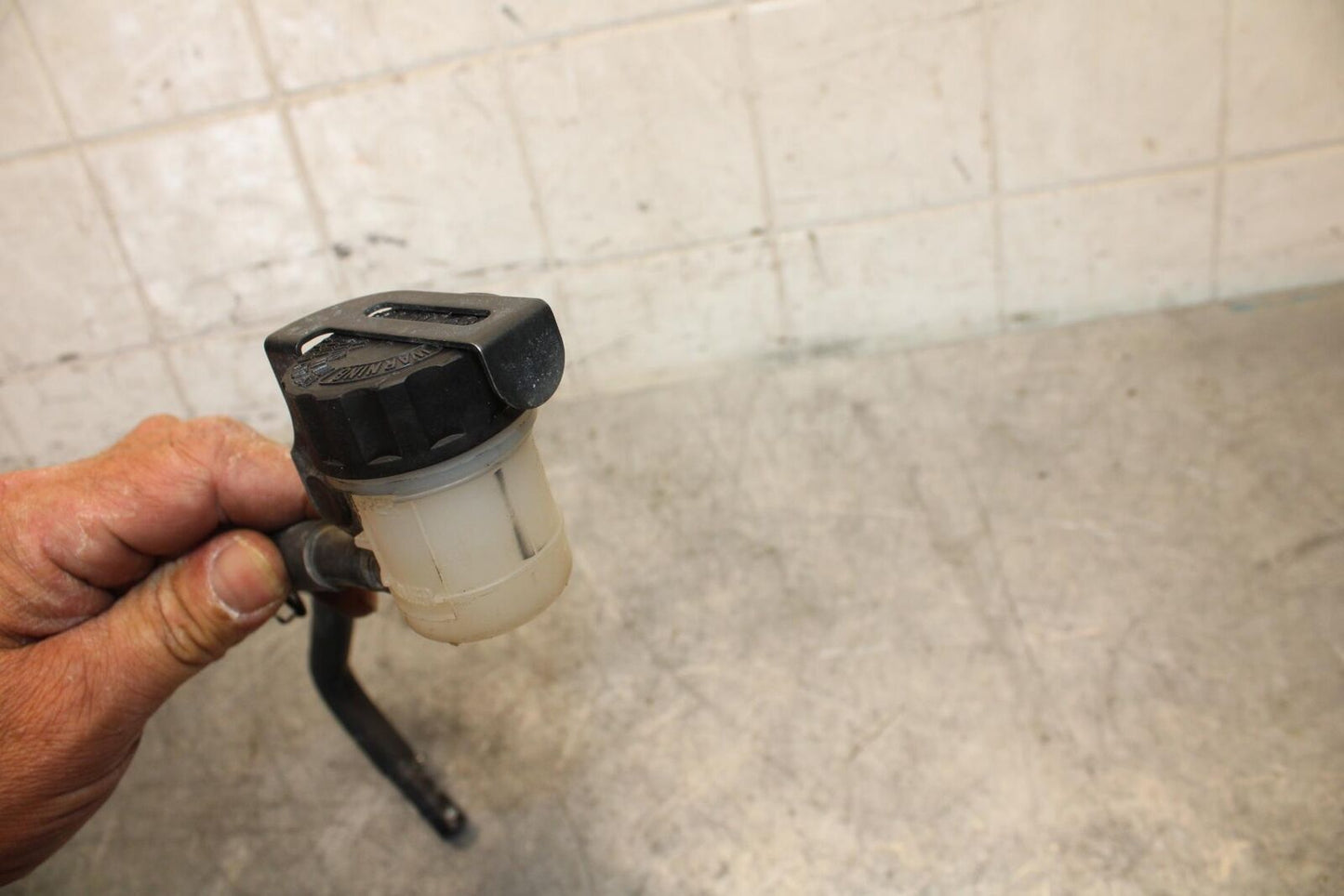 2015 Yamaha FZ09 REAR  MASTER FLUID RESERVOIR TANK BOTTLE 14B-25894-00-00  BB535