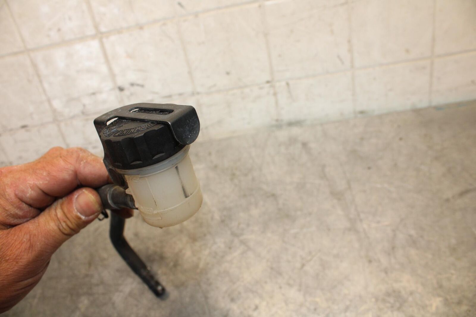 2015 Yamaha FZ09 REAR  MASTER FLUID RESERVOIR TANK BOTTLE 14B-25894-00-00  BB535
