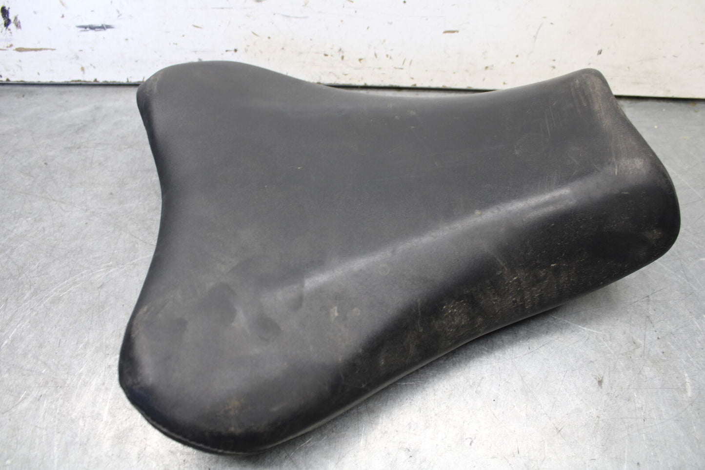 05-06 SUZUKI GSXR1000 FRONT DRIVERS SEAT PAD SADDLE 45100-41G01-6BY BB663