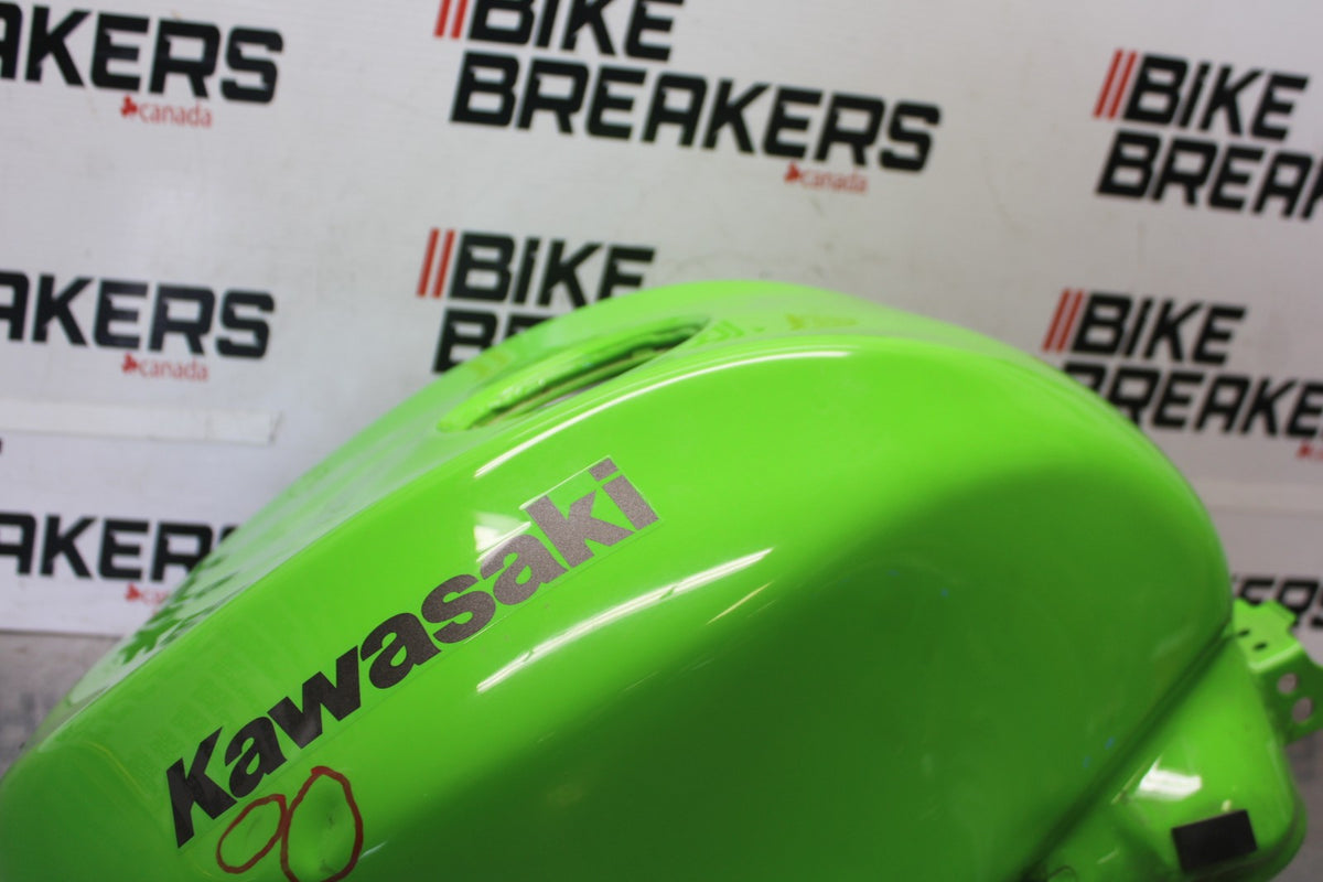 04-05 KAWASAKI NINJA ZX10R GAS TANK FUEL CELL PETROL RESERVOIR BB931