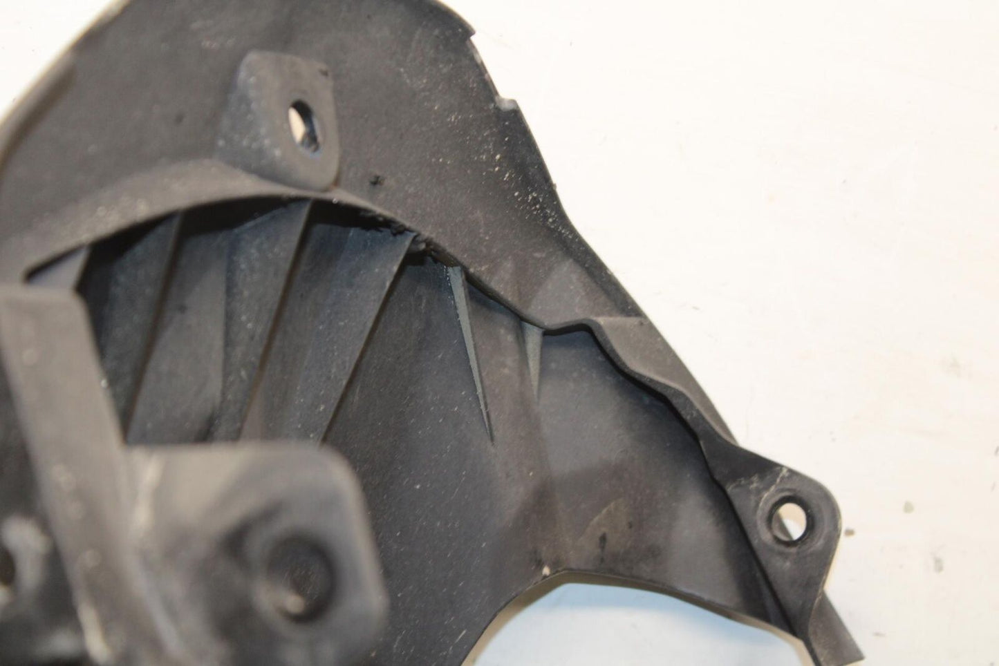 11-23 SUZUKI GSXR 750 REAR BACK WHEEL TIRE HUGGER FENDER BB630