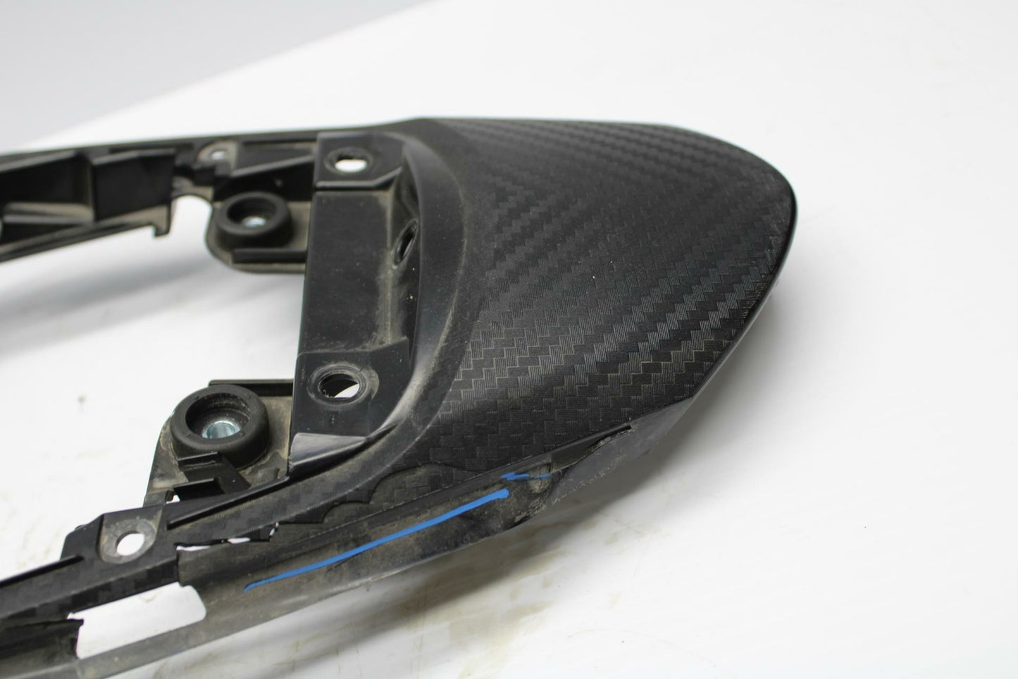 11-19 SUZUKI GSXR600 CENTER REAR BACK TAIL FAIRING COVER TRIM COWL BB 241