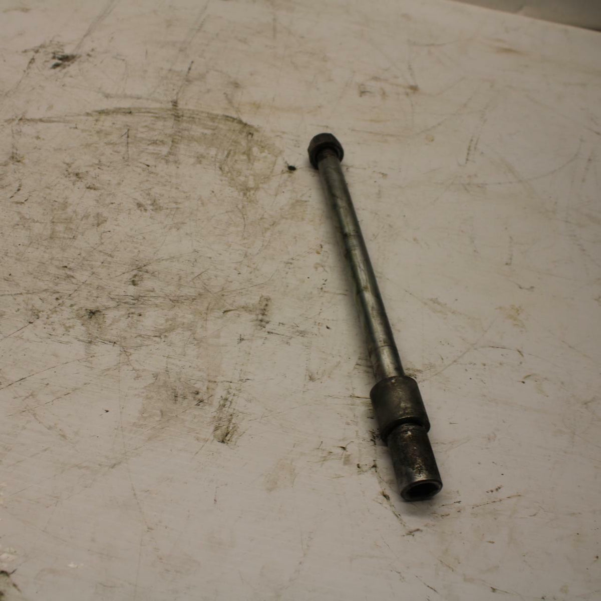 06 HONDA SHADOW 750 VT750C REAR AXLE BACK WHEEL RIM PIVOT BOLT AXEL BB352