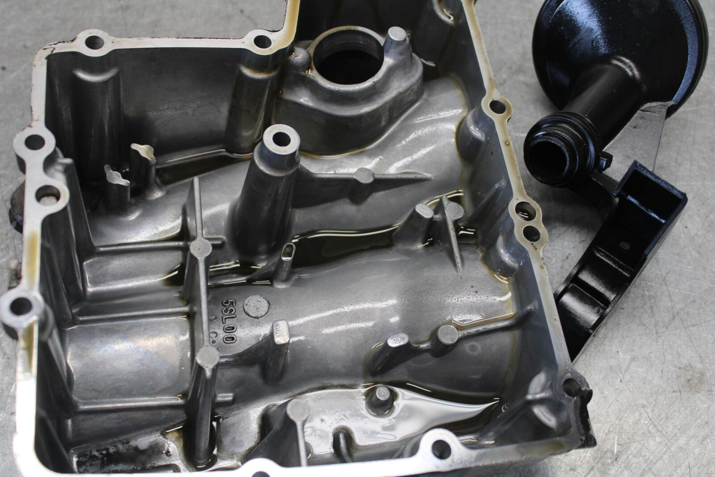 08-09 YAMAHA YZF R6S ENGINE MOTOR BOTTOM OIL PAN COVER  BB690