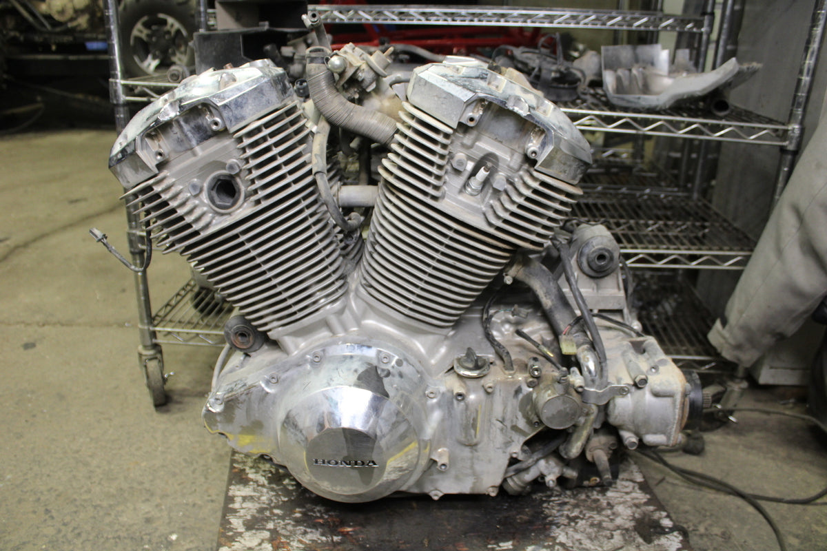 02-04 HONDA VTX1800S ENGINE MOTOR BB712